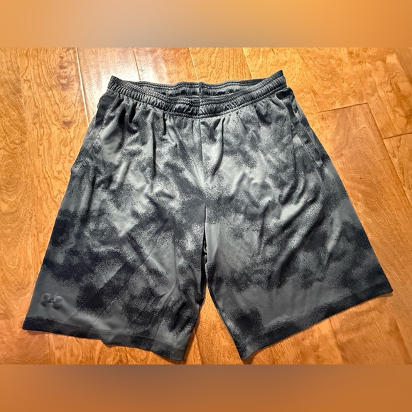 Under Armour Men's Gray Patterned Athletic Shorts - Picture 1 of 3